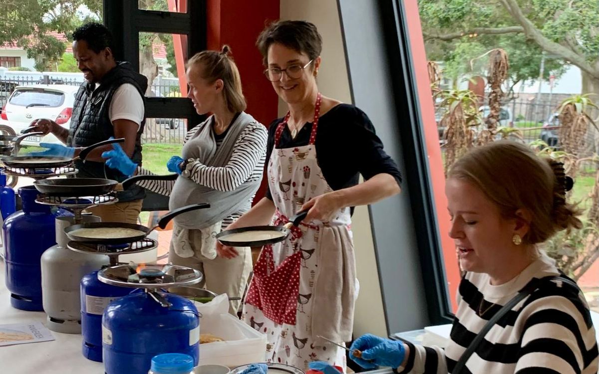 Die pannekoekspan aan die werk